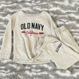Girls Old Navy sweater and sweatpants set